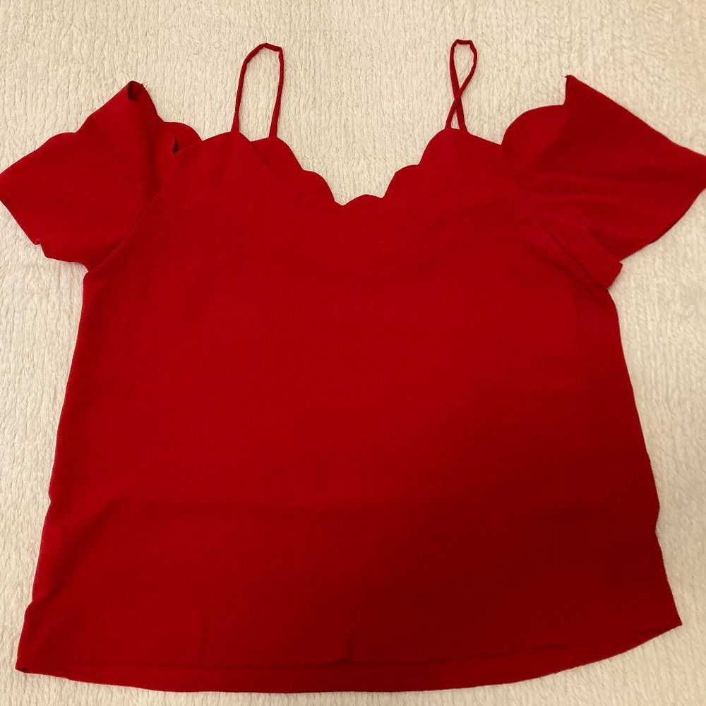 Flowy red drop shoulder short sleeve blouse - super cute, like new!